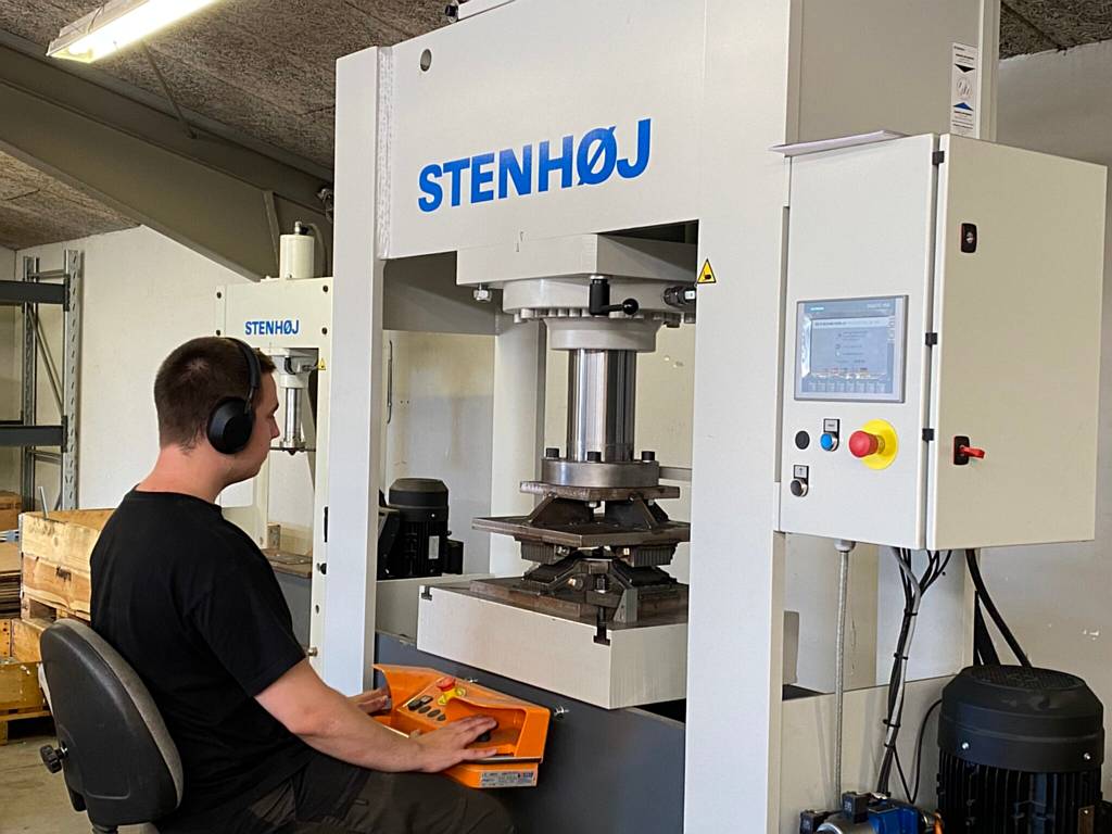 Kwern Produktion - Metallpresse Kwern Produktion - Metallpresse